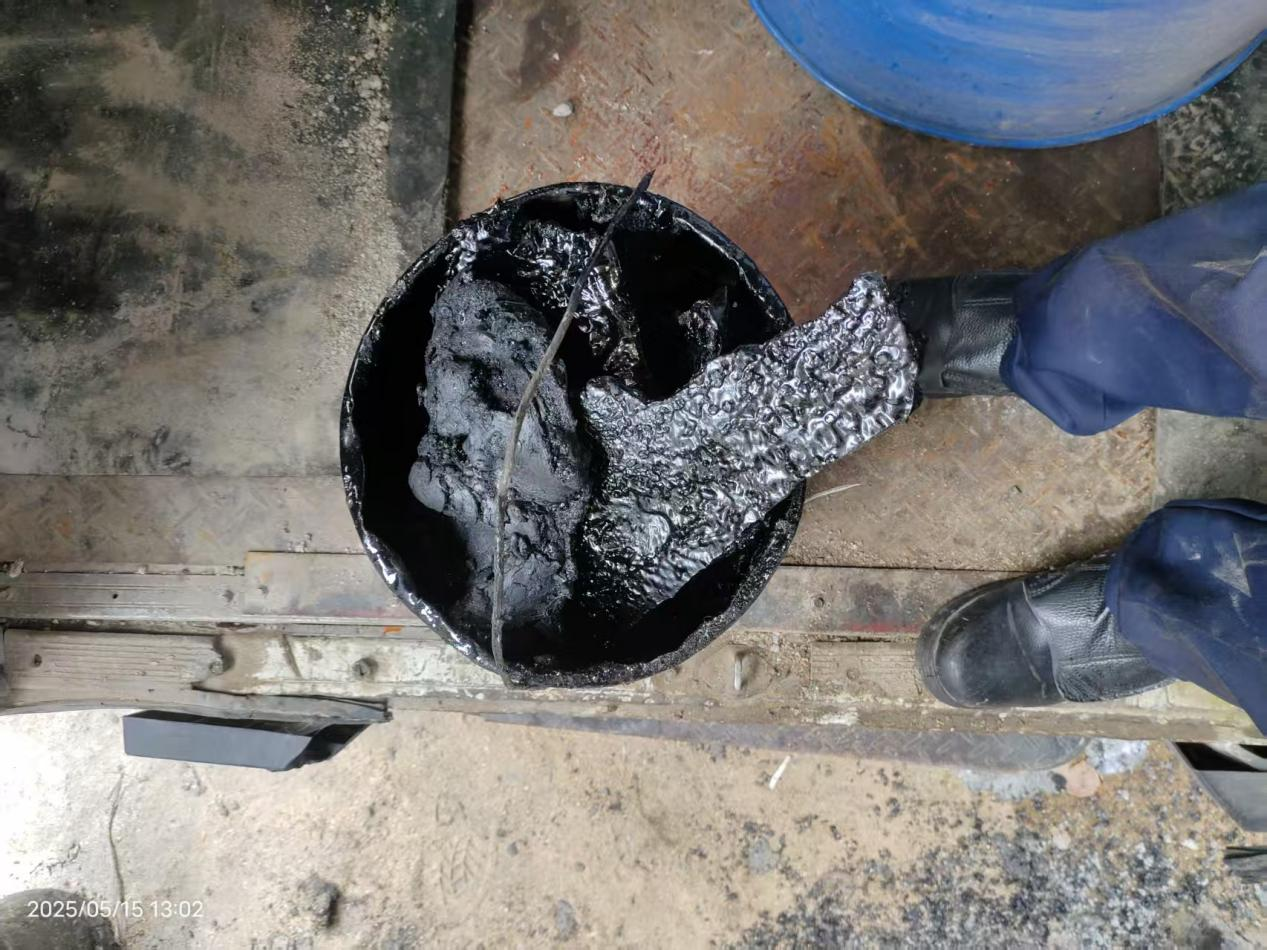 武漢某城建隊(duì)站區(qū)瀝青罐清洗